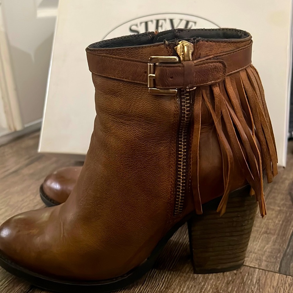 Steve Madden brown bootie
